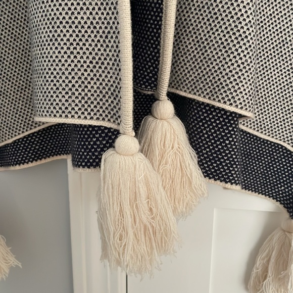 BCBG Sleeveless Sweater Cape - Picture 5 of 5